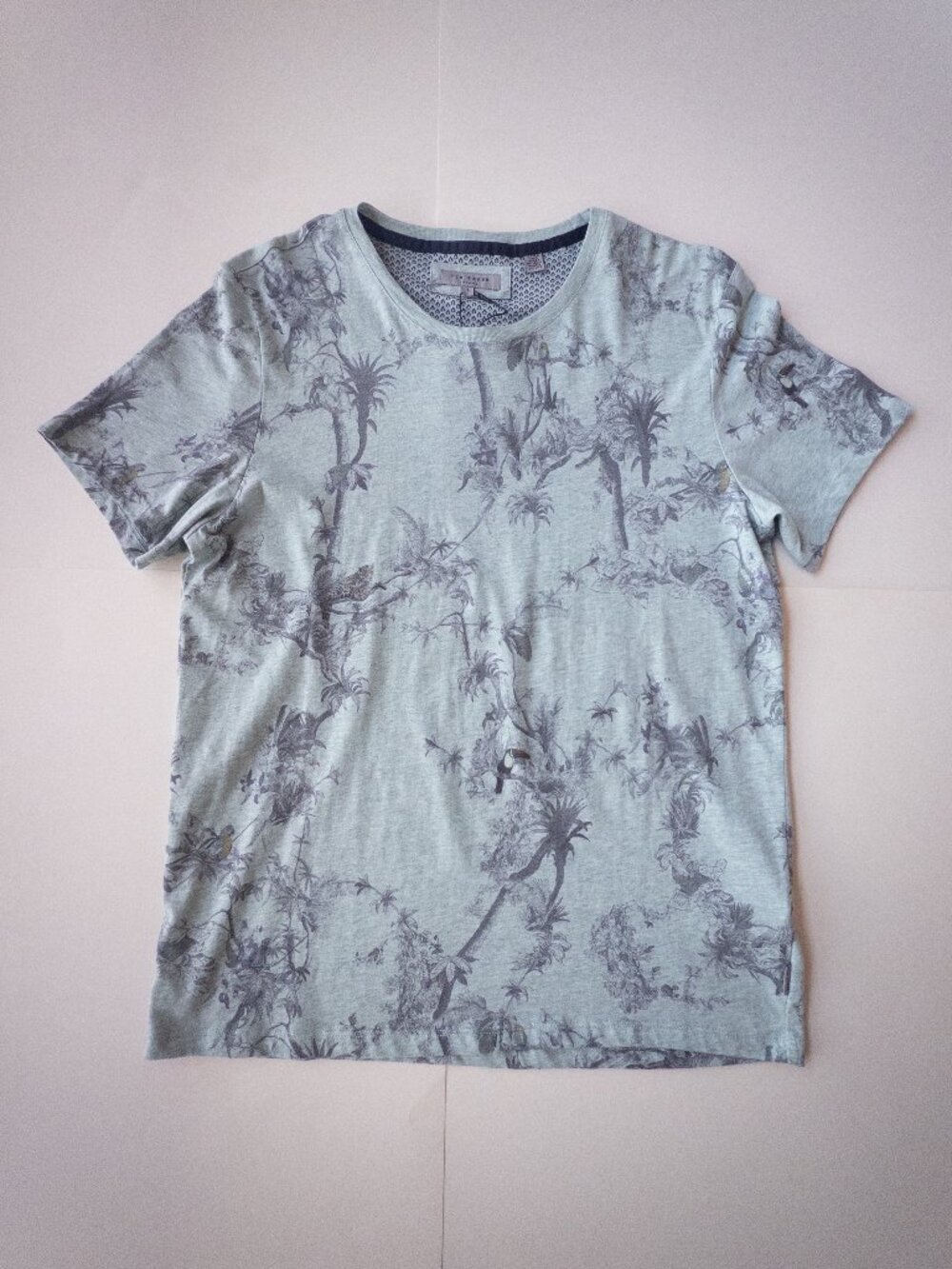 TED BAKER Talaton Jungle Print T-Shirt Men's Size 4 Mint